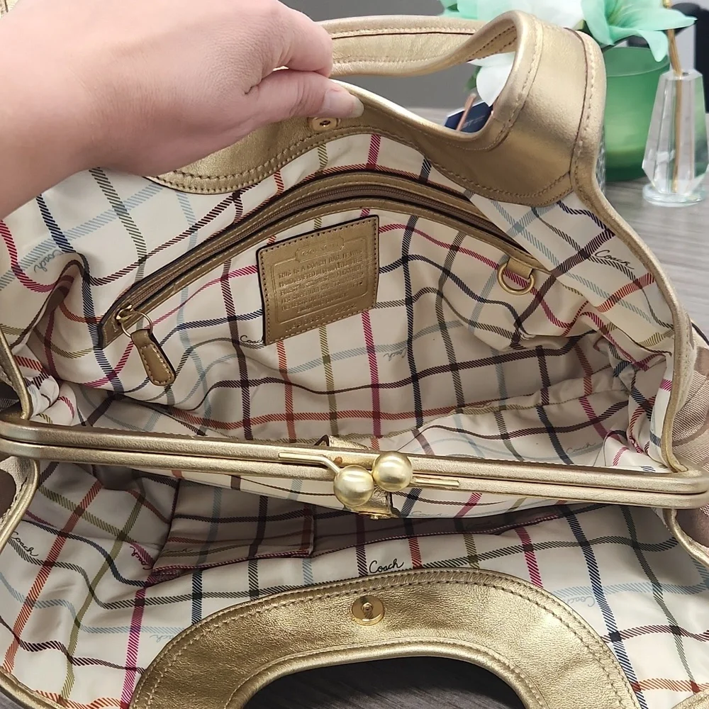 COACH LARGE 3 COMPARTMENT MONOGRAM GOLD LEATHER ACCENT WITH KISSLOCK - Picture 9 of 13